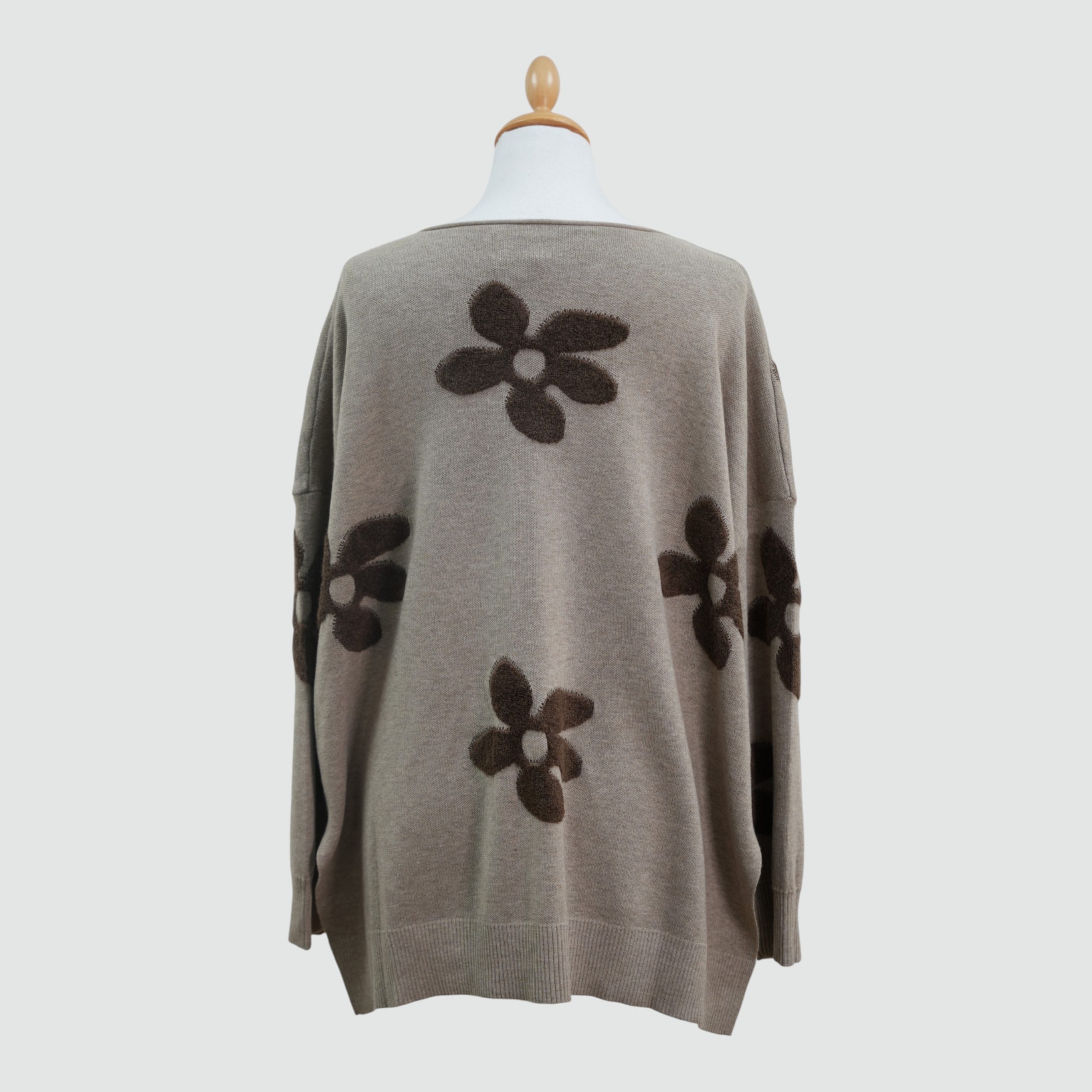 Estel Flower Applique Sweater size14-20 - Image 4